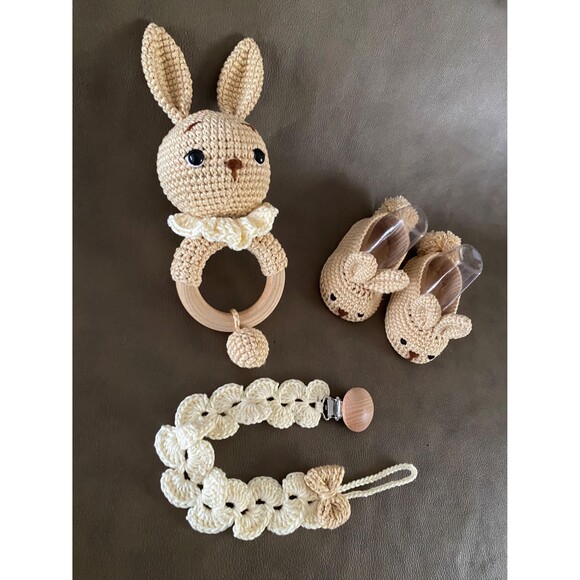 Bunny Rather Shaker Crochet Set, New Born Baby boy Colección,Handmade crochet - Picture 2 of 10